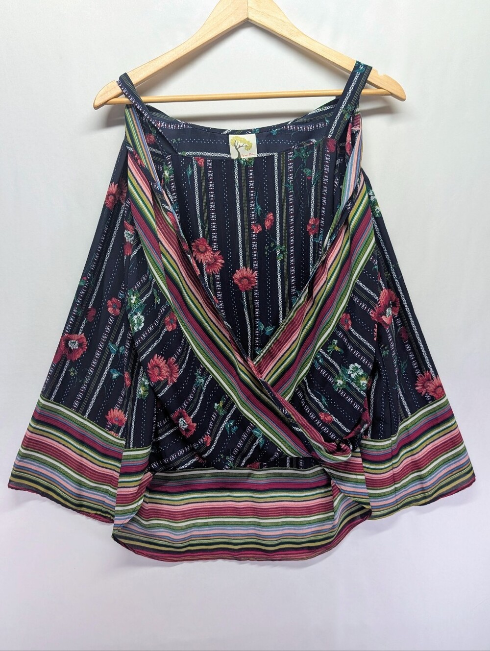 81.fig‎ and flower Navy Floral & Stripe Cold Shoulder Top